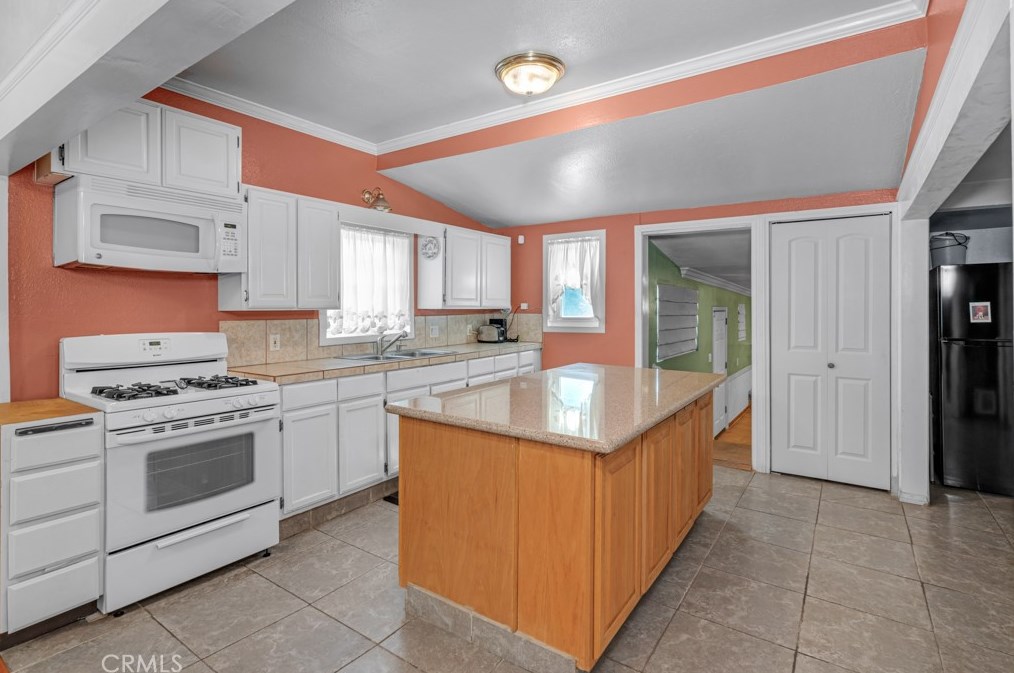 504 47th St, Los Angeles CA  90011-3904 exterior