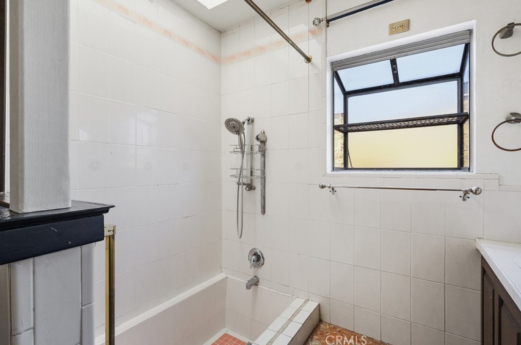 4039 60th St, Los Angeles CA  90043-3636 exterior