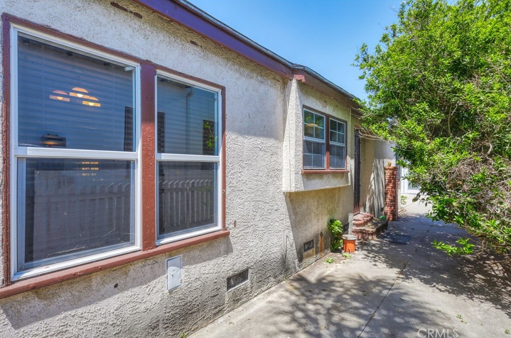 4039 60th St, Los Angeles CA  90043-3636 exterior