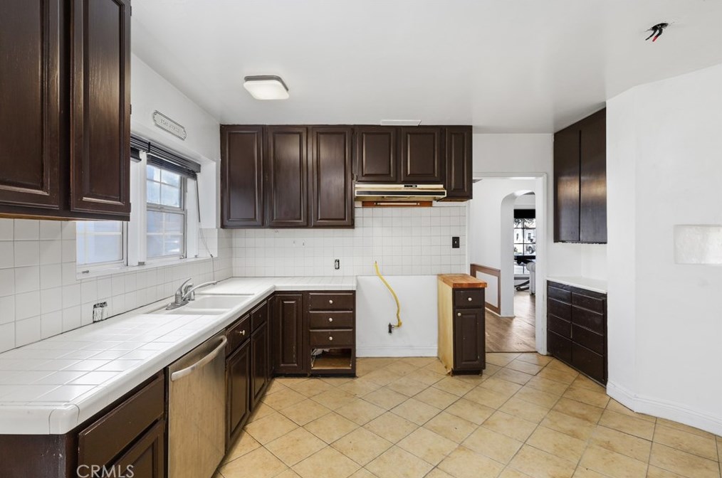 4039 60th St, Los Angeles CA  90043-3636 exterior