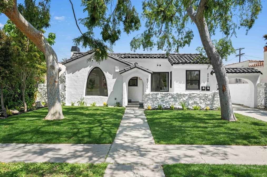 8906 Harvard Blvd, Los Angeles CA  90047-3613 exterior