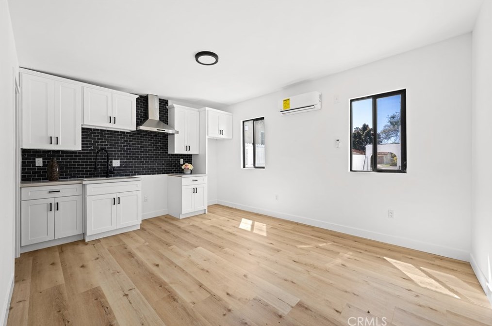 8906 Harvard Blvd, Los Angeles CA  90047-3613 exterior