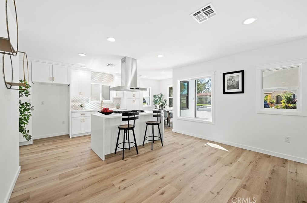 8906 Harvard Blvd, Los Angeles CA  90047-3613 exterior