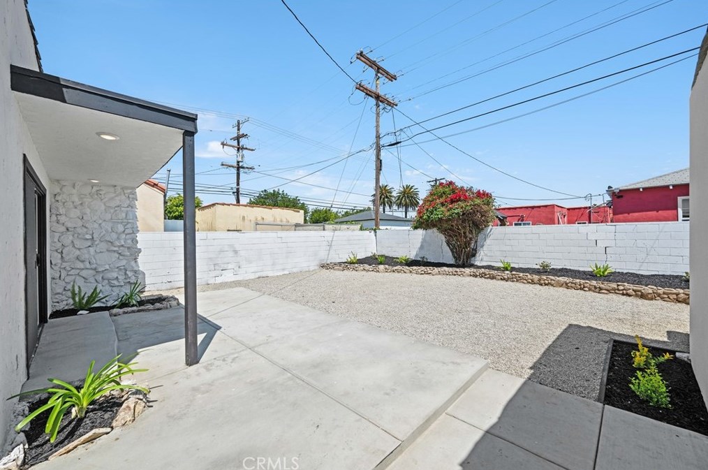 8906 Harvard Blvd, Los Angeles CA  90047-3613 exterior