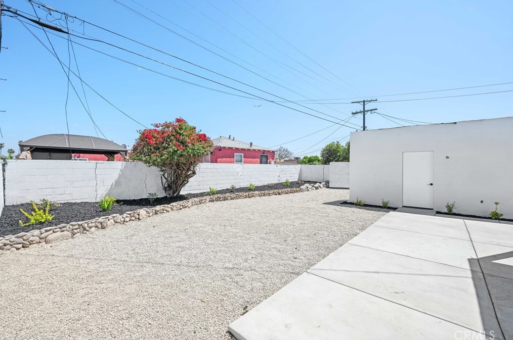 8906 Harvard Blvd, Los Angeles CA  90047-3613 exterior