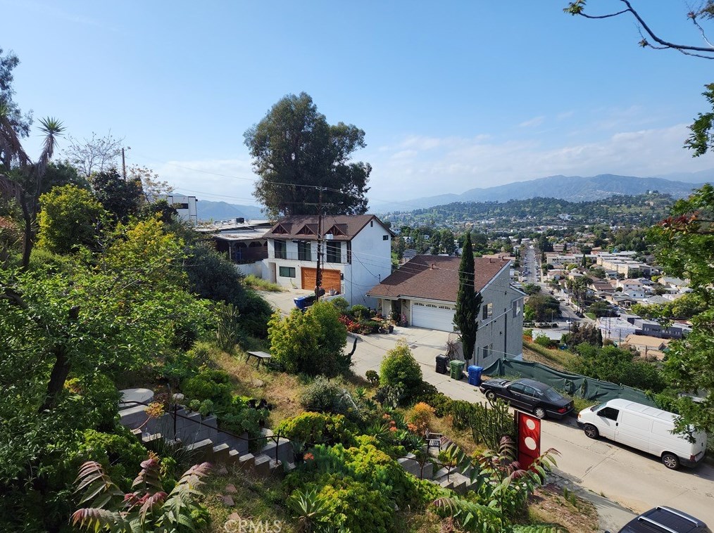 1832 Burnell Dr, Los Angeles CA  90065-1910 exterior