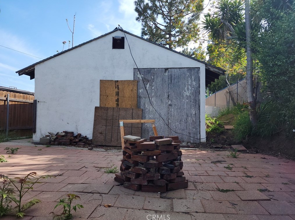 1832 Burnell Dr, Los Angeles CA  90065-1910 exterior