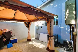 211 W 52nd St, Los Angeles, CA 90037 - Photo 3