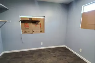 211 W 52nd St, Los Angeles, CA 90037 - Photo 9