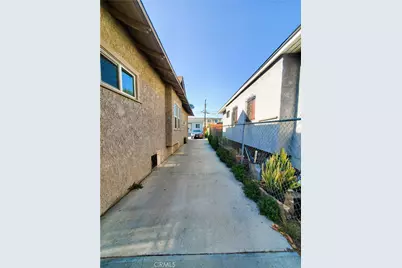 211 W 52nd Street, Los Angeles, CA 90037 - Photo 11