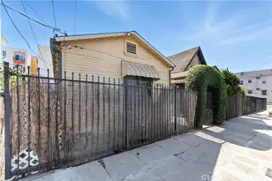 1050 S Berendo St, Los Angeles, CA 90006 - Photo 11