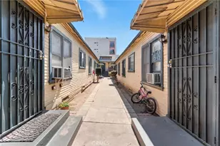 1050 S Berendo St, Los Angeles, CA 90006 - Photo 5
