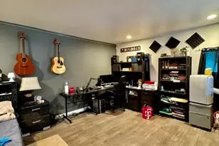 1199 W 38th St, Los Angeles, CA 90037 - Photo 19