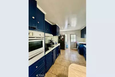 1199 W 38th Street, Los Angeles, CA 90037 - Photo 9