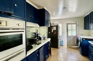1199 W 38th St, Los Angeles, CA 90037 - Photo 9
