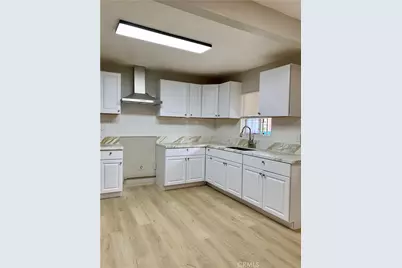 636 W 52nd, Los Angeles, CA 90037 - Photo 7