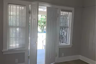 636 W 52nd, Los Angeles, CA 90037 - Photo 3