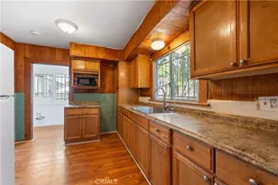 1021 W 53rd St, Los Angeles, CA 90037 - Photo 7