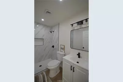 551 W 101 Street, Los Angeles, CA 90044 - Photo 15