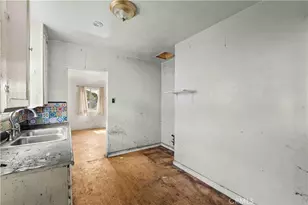 1023 De Garmo Dr, Los Angeles, CA 90063 - Photo 25