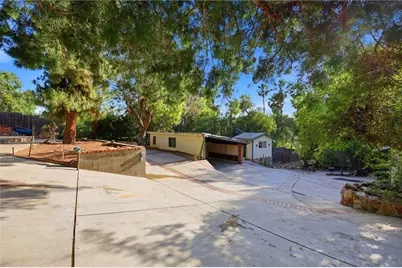 10064 Sunland Boulevard, Sunland, CA 91040 - Photo 11