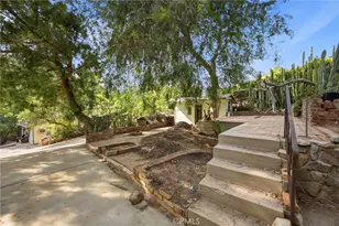 10064 Sunland Blvd, Sunland, CA 91040 - Photo 15