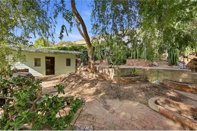 10064 Sunland Boulevard, Sunland, CA 91040 - Photo 15