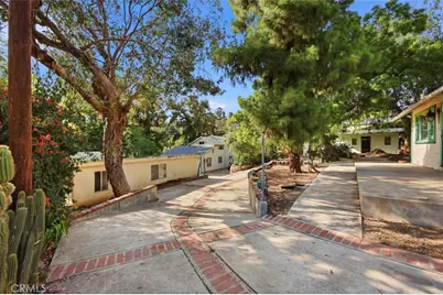 10064 Sunland Boulevard, Sunland, CA 91040 - Photo 23