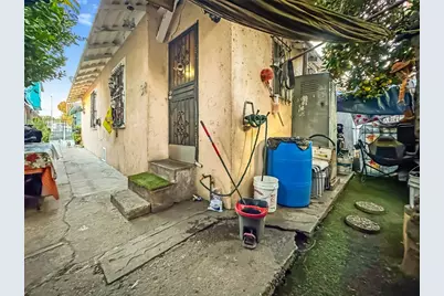 348 W Vernon Avenue, Los Angeles, CA 90037 - Photo 35