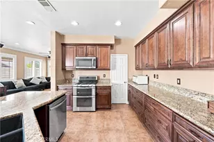 27708 Carlton Oaks St, Murrieta, CA 92562 - Photo 21
