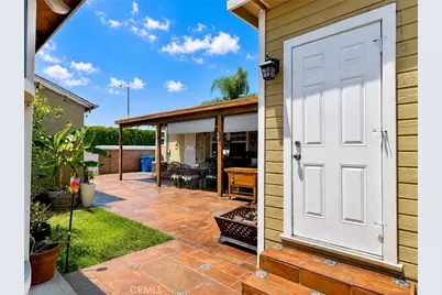8734 Parrot Avenue, Downey, CA 90240 - Photo 19