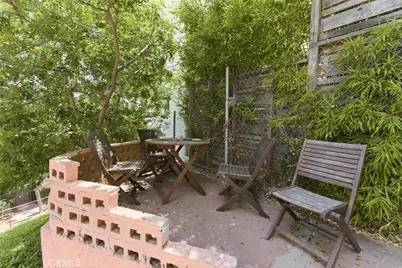 3901 De Longpre Avenue, Los Angeles, CA 90027 - Photo 15