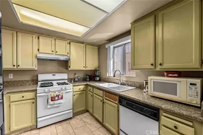 13550 Foothill Blvd #14, Sylmar, CA 91342 - Photo 9