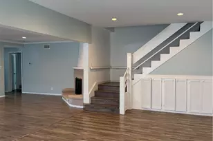 22814 Collins, Woodland Hills, CA 91367 - Photo 9