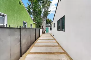 2106 W 94th Pl, Los Angeles, CA 90047 - Photo 45