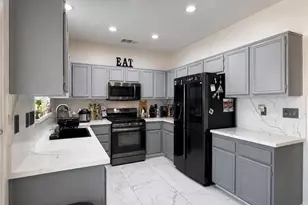 13772 Summerwind St, Victorville, CA 92394 - Photo 11