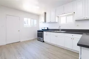 1035 W 107th, Los Angeles, CA 90044 - Photo 9