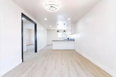 1035 W 107th, Los Angeles, CA 90044 - Photo 7