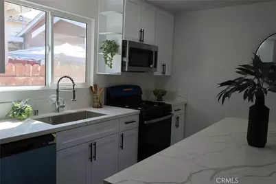 742 Simmons, Los Angeles, CA 90022 - Photo 11