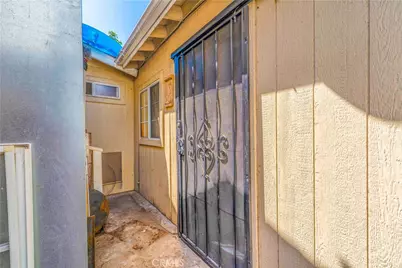 307 N Kern Avenue, East Los Angeles, CA 90022 - Photo 21