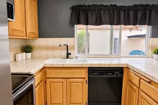 10045 Karmont, South Gate, CA 90280 - Photo 5