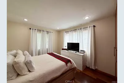 555 Hickory Lane, Pasadena, CA 91103 - Photo 17
