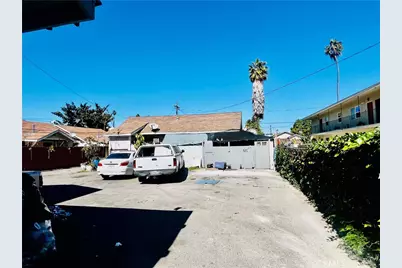 1081 W 39th, Los Angeles, CA 90037 - Photo 13