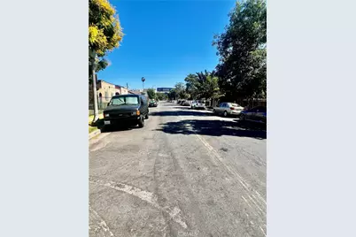 1081 W 39th, Los Angeles, CA 90037 - Photo 3