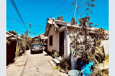 1081 W 39th, Los Angeles, CA 90037 - Photo 9
