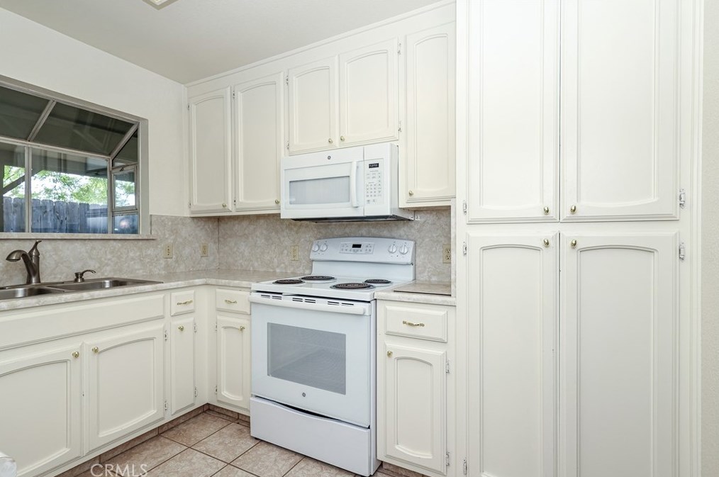 2869 St Thomas Ct, Merced CA  95348-3370 exterior