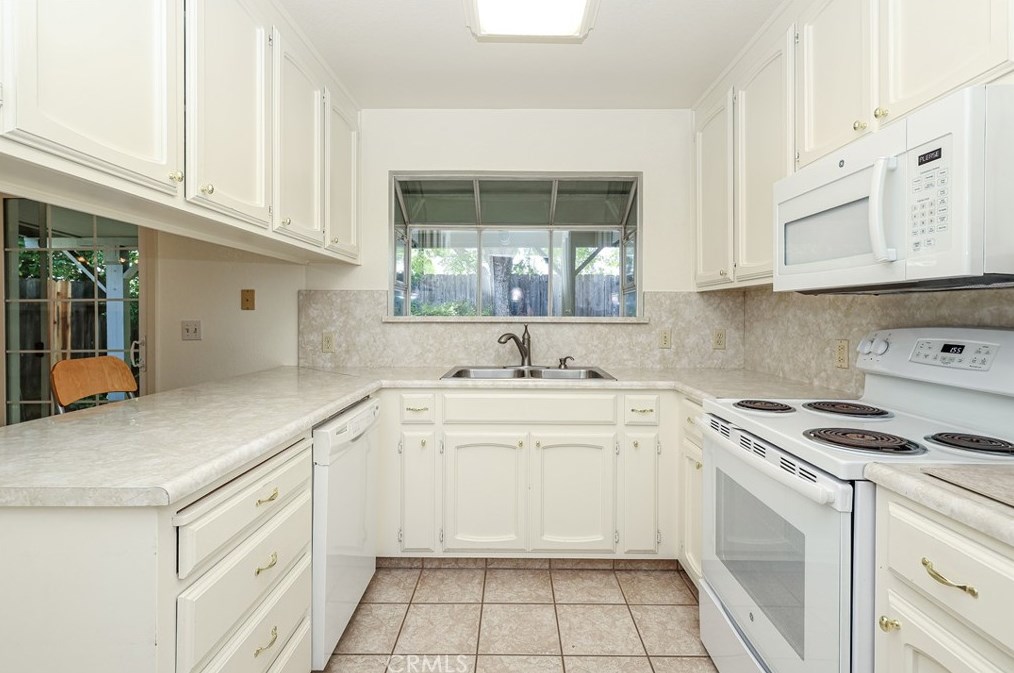 2869 St Thomas Ct, Merced CA  95348-3370 exterior