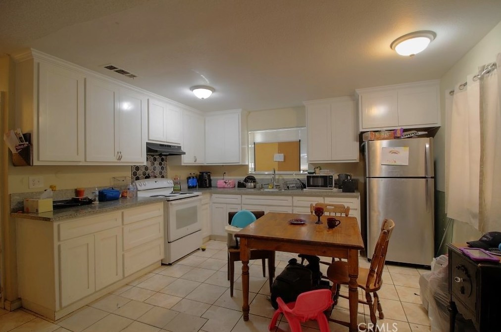 6942 Center St, Winton CA  95388-9395 exterior