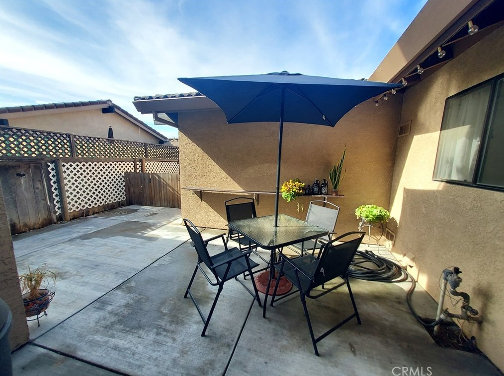 746 Magill Ave, Fresno CA  93704-1014 exterior