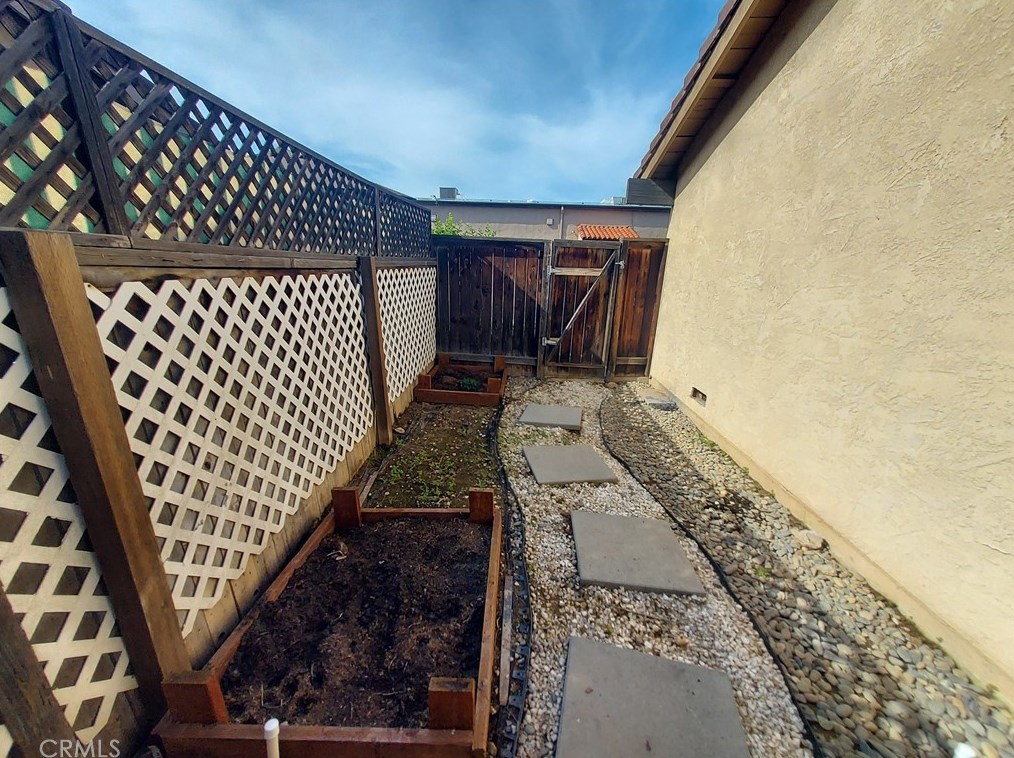 746 Magill Ave, Fresno CA  93704-1014 exterior